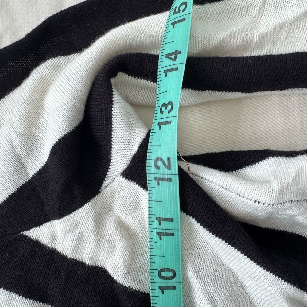 Black and White Knit Wrap Top - Picture 4 of 4